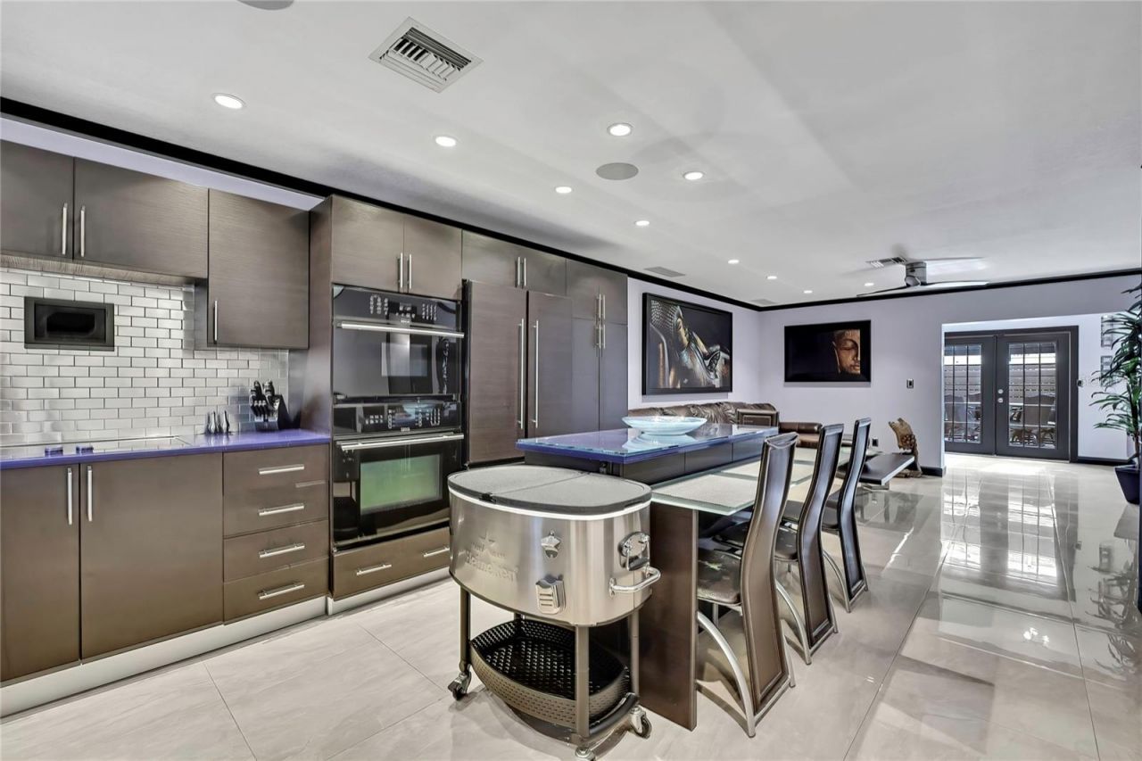 3414 Arbor Oaks Court, Tampa, FL 33614 Photo