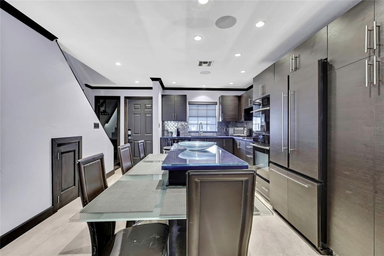 3414 Arbor Oaks Court, Tampa, FL 33614 Photo