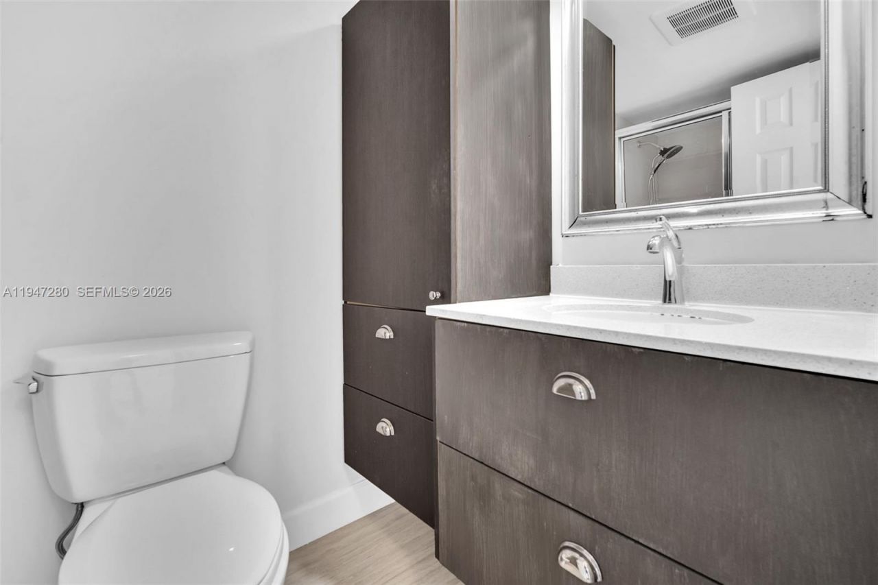 251 174th St, Unit 311, Sunny Isles Beach, FL 33160 Photo