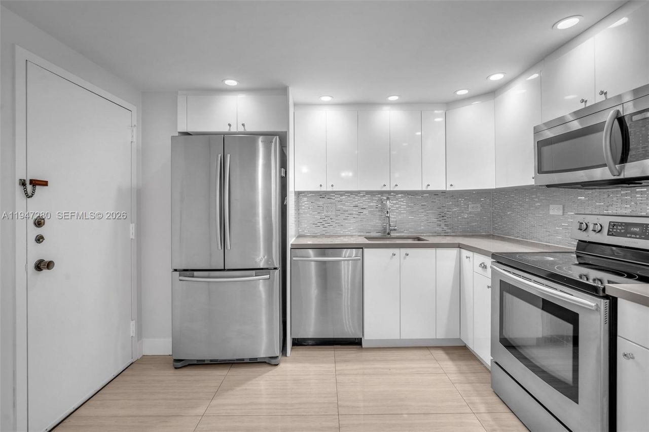 251 174th St, Unit 311, Sunny Isles Beach, FL 33160 Photo