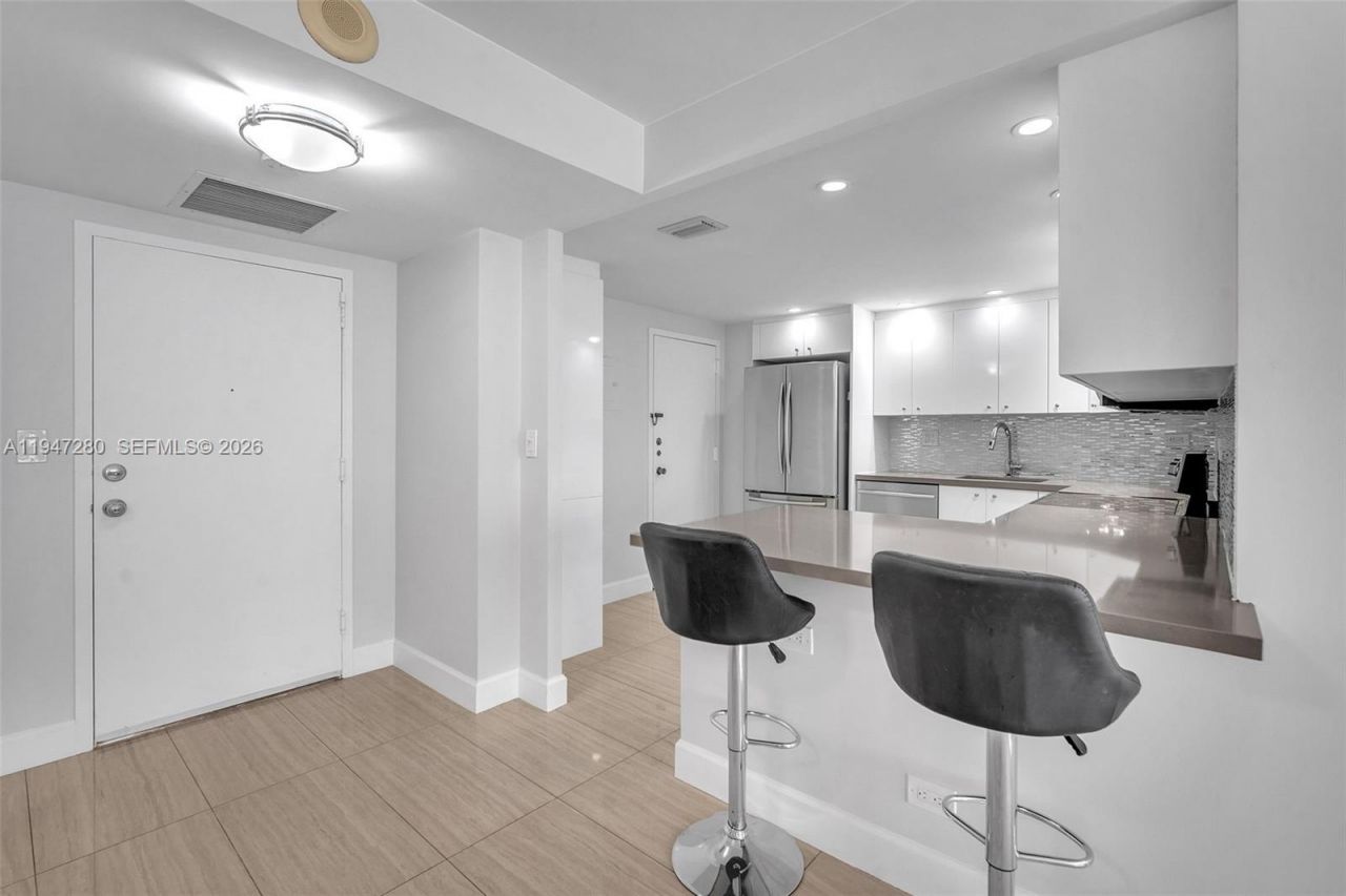 251 174th St, Unit 311, Sunny Isles Beach, FL 33160 Photo