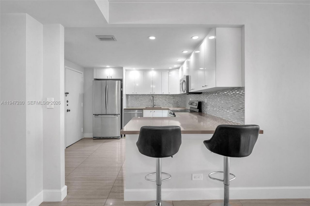 251 174th St, Unit 311, Sunny Isles Beach, FL 33160 Photo
