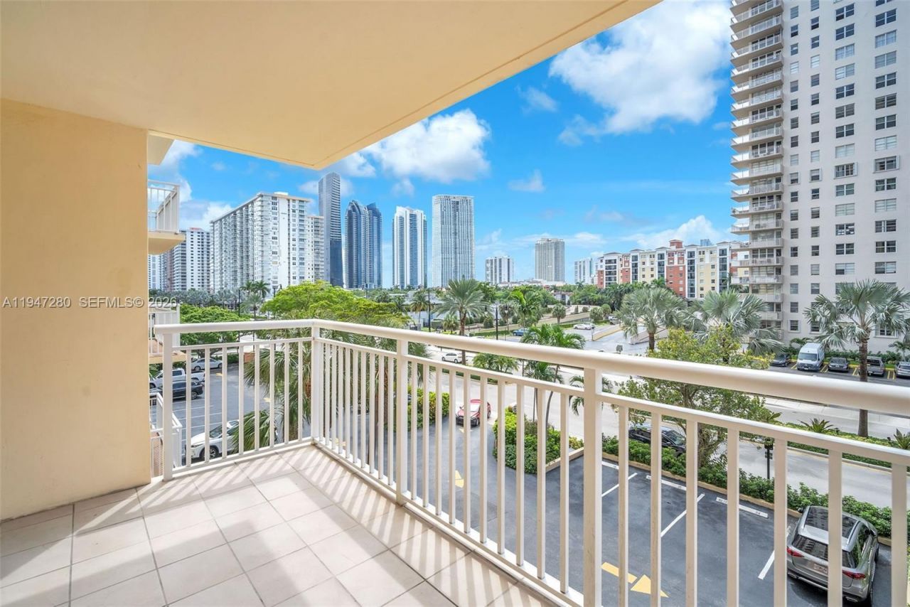 251 174th St, Unit 311, Sunny Isles Beach, FL 33160 Photo