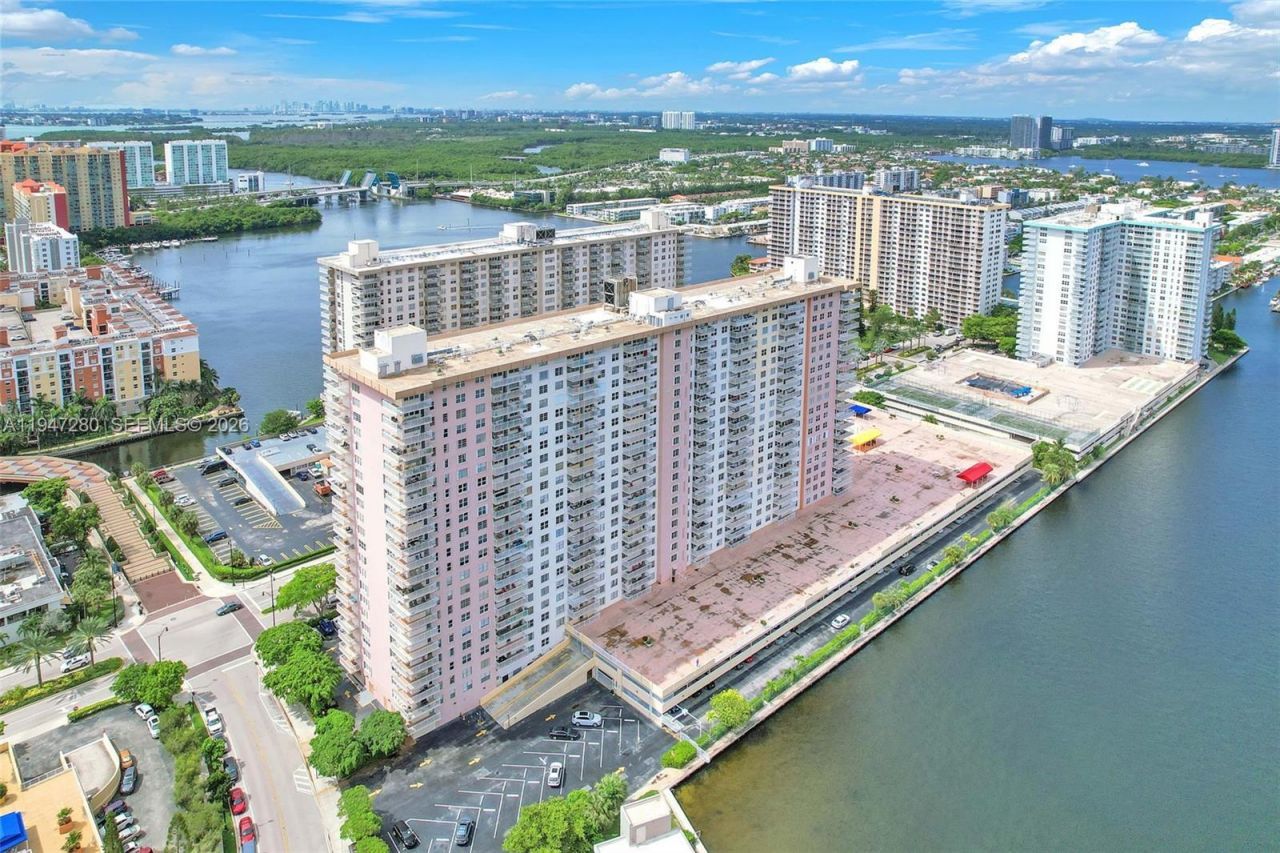 251 174th St, Unit 311, Sunny Isles Beach, FL 33160 Photo