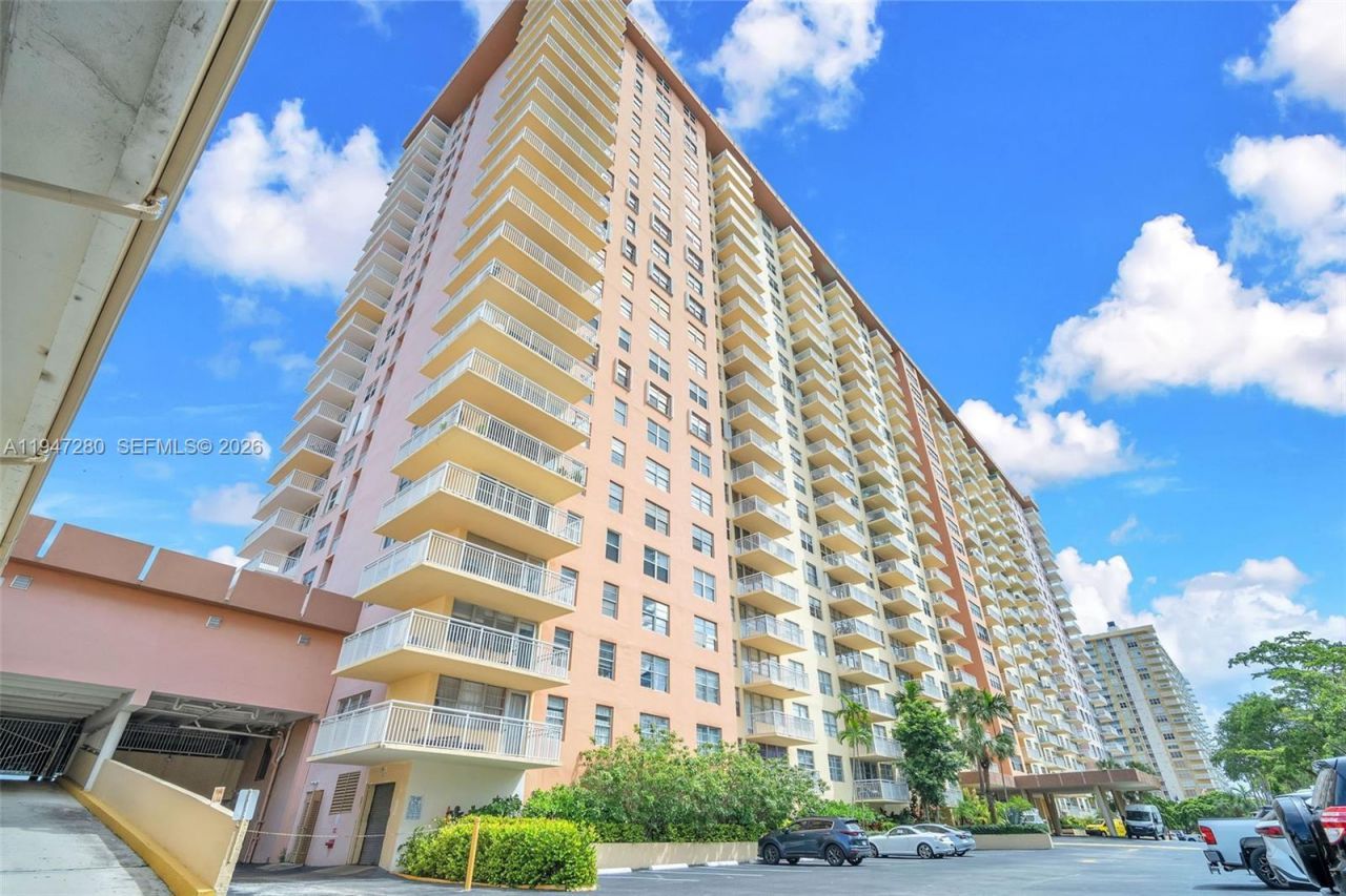 251 174th St, Unit 311, Sunny Isles Beach, FL 33160 Photo