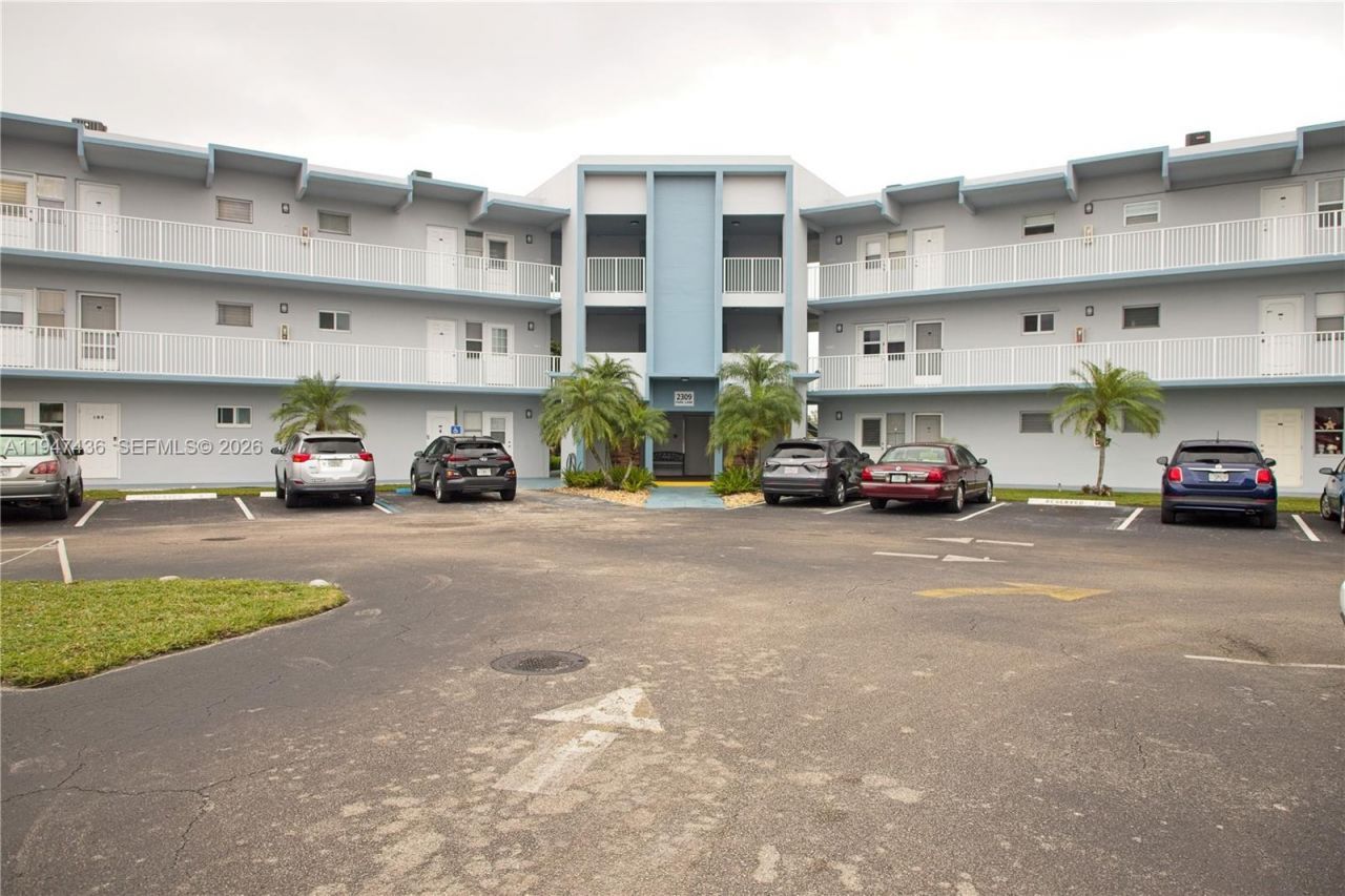 2309 Park Ln, Unit 304, Hollywood, FL 33021 Photo