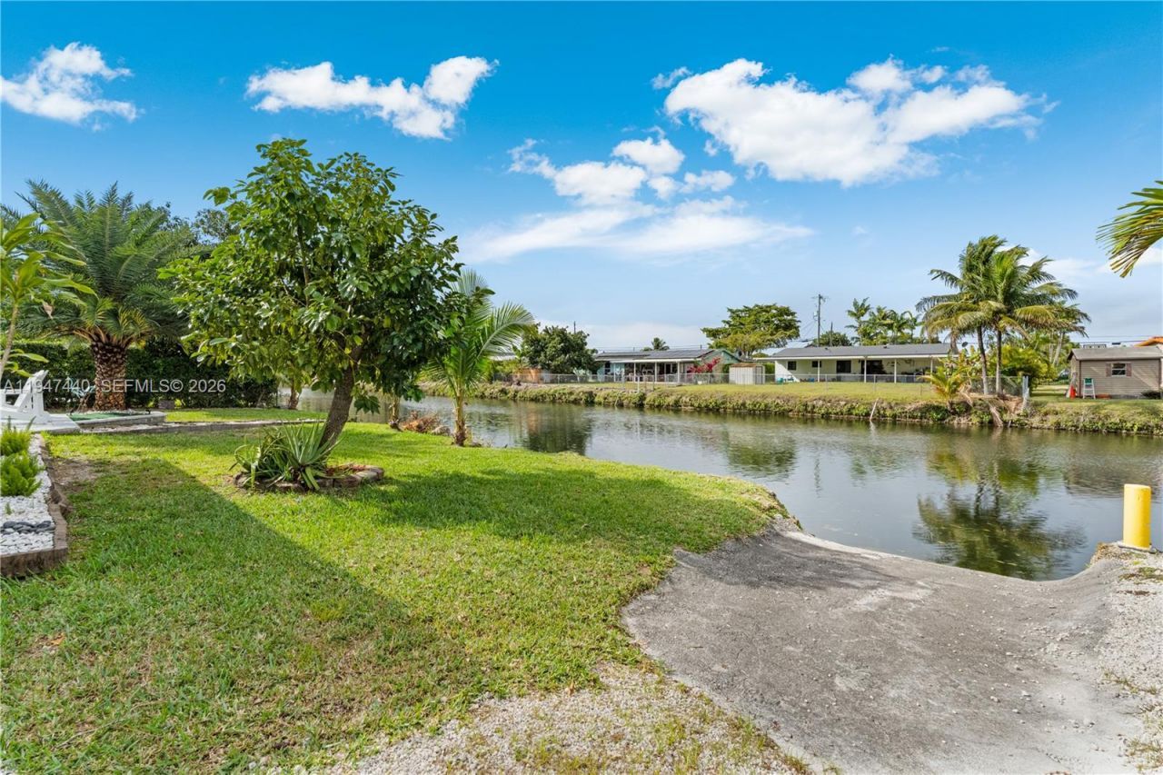 2810 SW 123rd Ct, Miami, FL 33175 Photo