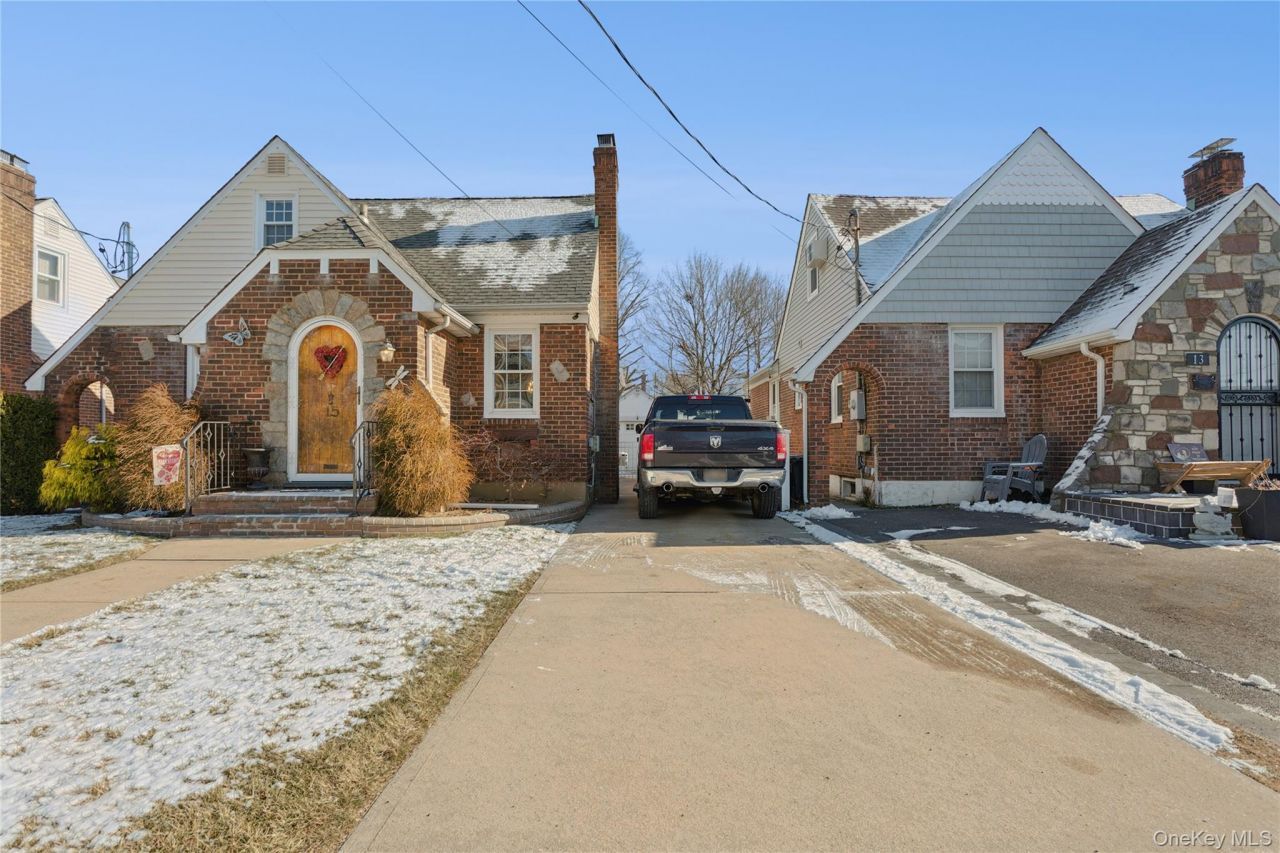 15 N Oceanside Road, Rockville Centre, NY 11570 Main Photo