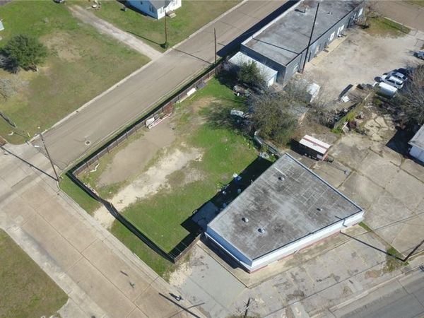 802 E North Street, Victoria, TX 77901
