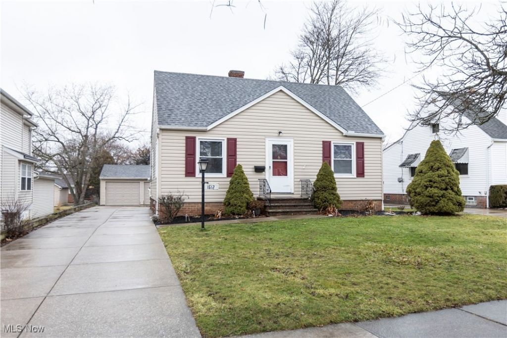 1612 Longwood Drive, Mayfield Heights, OH 44124 Main Photo