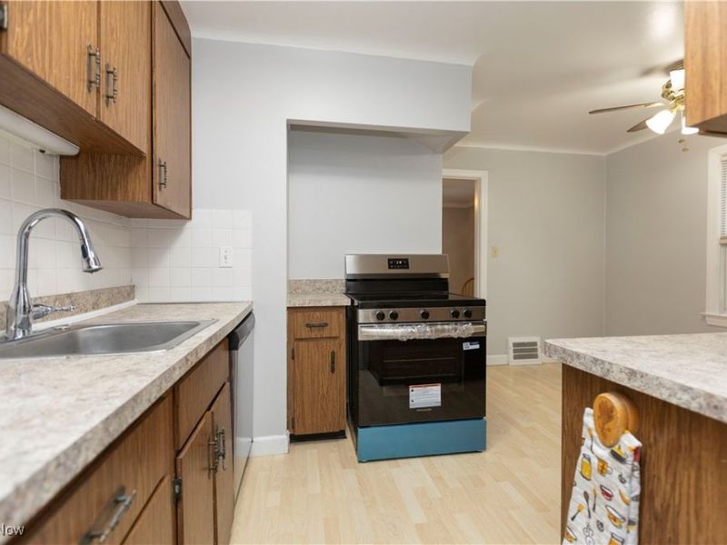 1612 Longwood Drive, Mayfield Heights, OH 44124 Photo 6