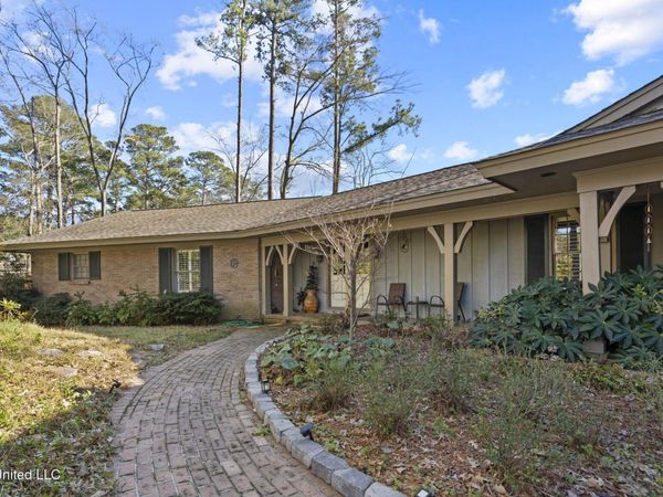 1431 Roxbury Place, Jackson, MS 39211