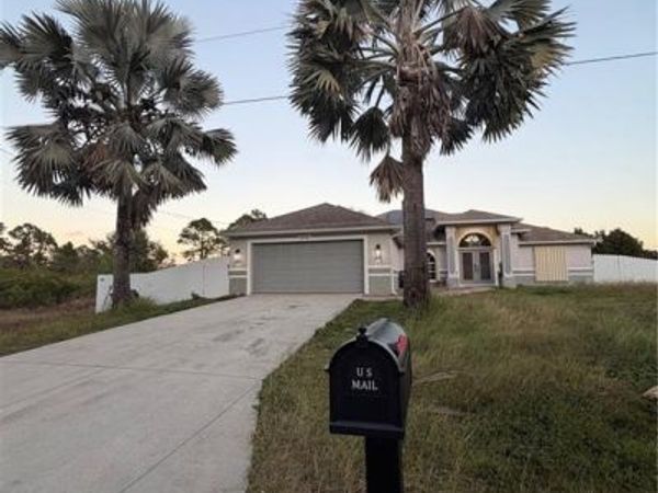 1016 Cleveland AVE , LEHIGH ACRES, FL 33972