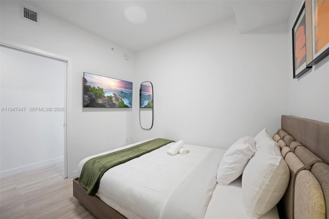 580 72nd , Unit 611, Miami Beach, FL 33141 Photo