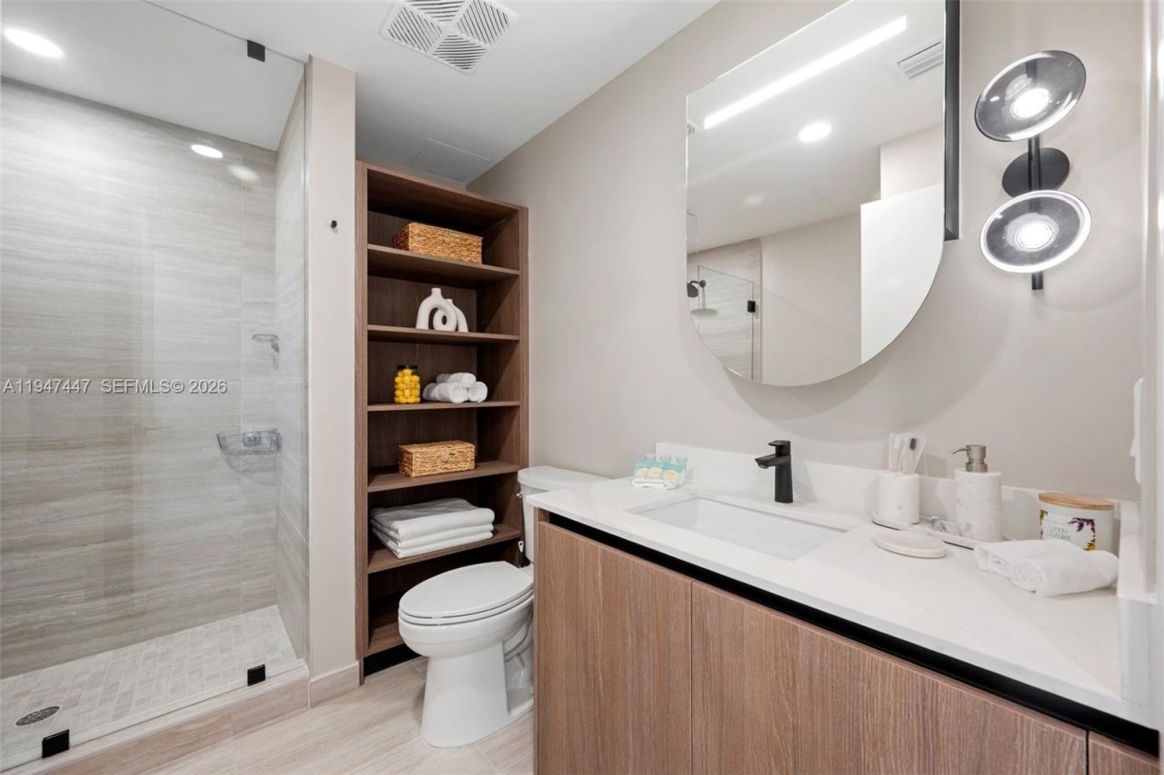 580 72nd , Unit 611, Miami Beach, FL 33141 Photo