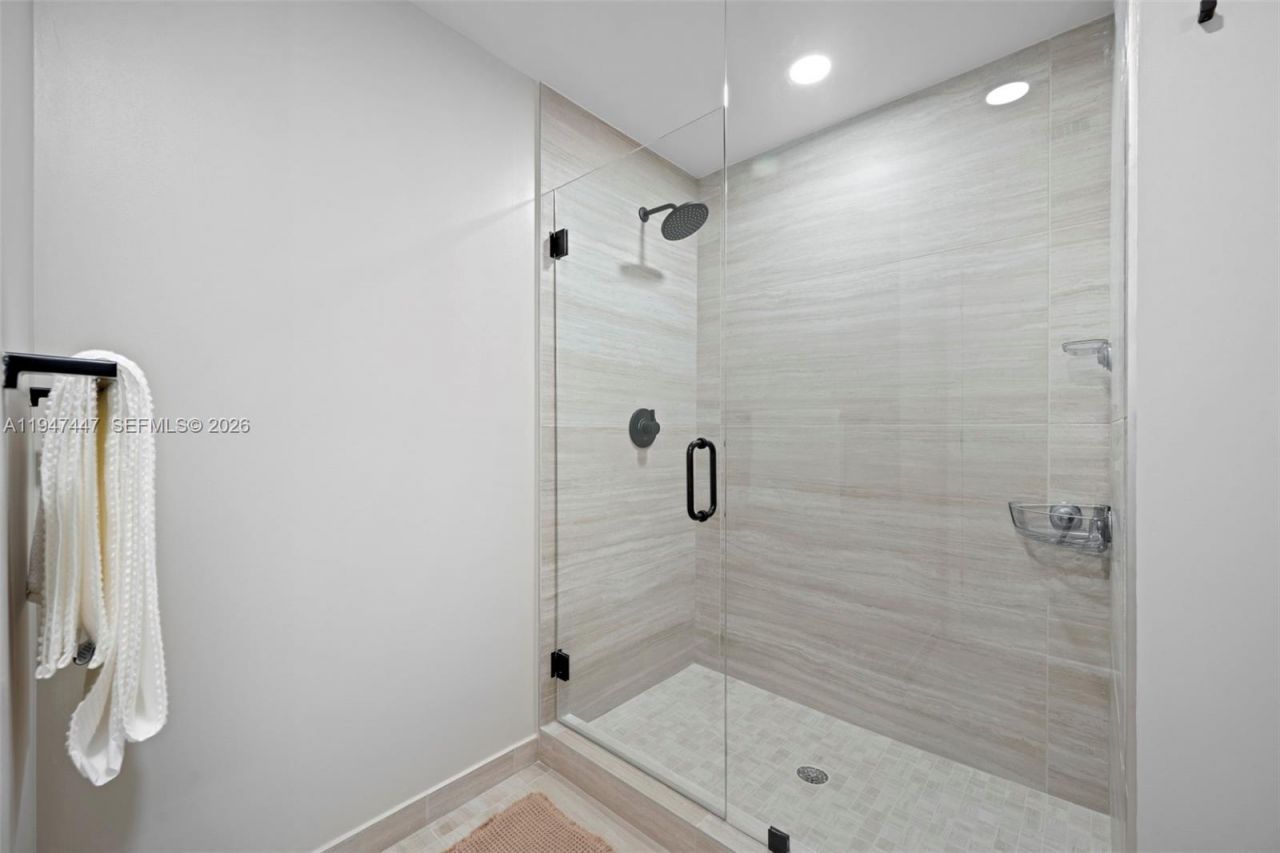 580 72nd , Unit 611, Miami Beach, FL 33141 Photo