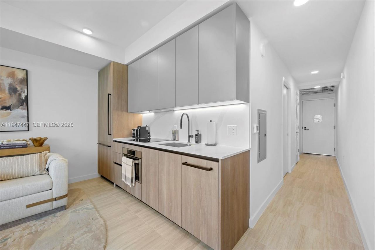 580 72nd , Unit 611, Miami Beach, FL 33141 Photo