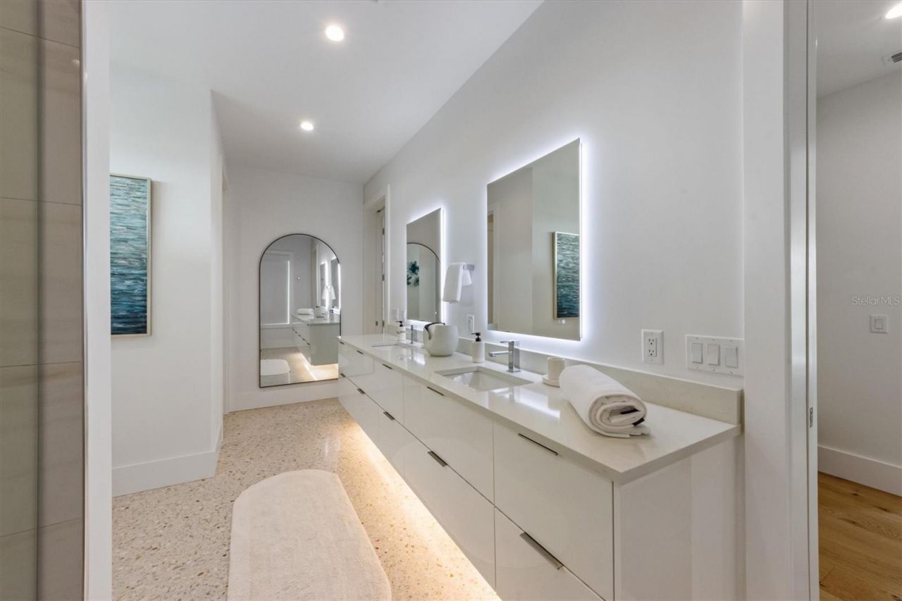 7003 Holmes Boulevard, Holmes Beach, FL 34217 Photo