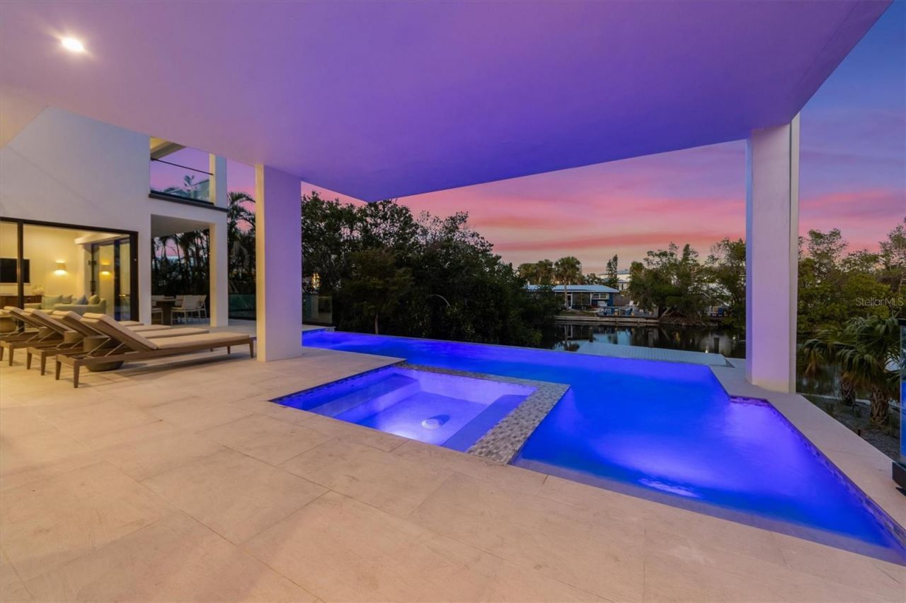 7003 Holmes Boulevard, Holmes Beach, FL 34217 Photo