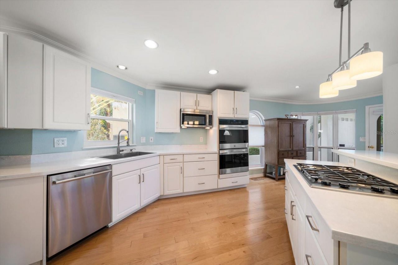 15564 Gulf Boulevard, Redington Beach, FL 33708 Photo