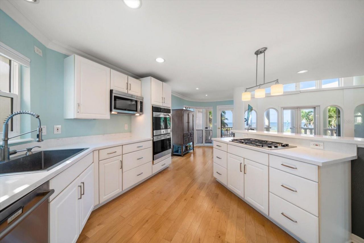 15564 Gulf Boulevard, Redington Beach, FL 33708 Photo