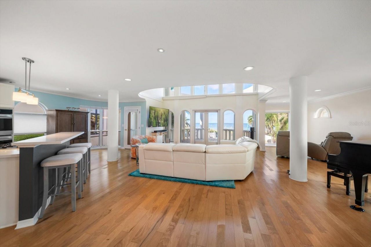 15564 Gulf Boulevard, Redington Beach, FL 33708 Photo