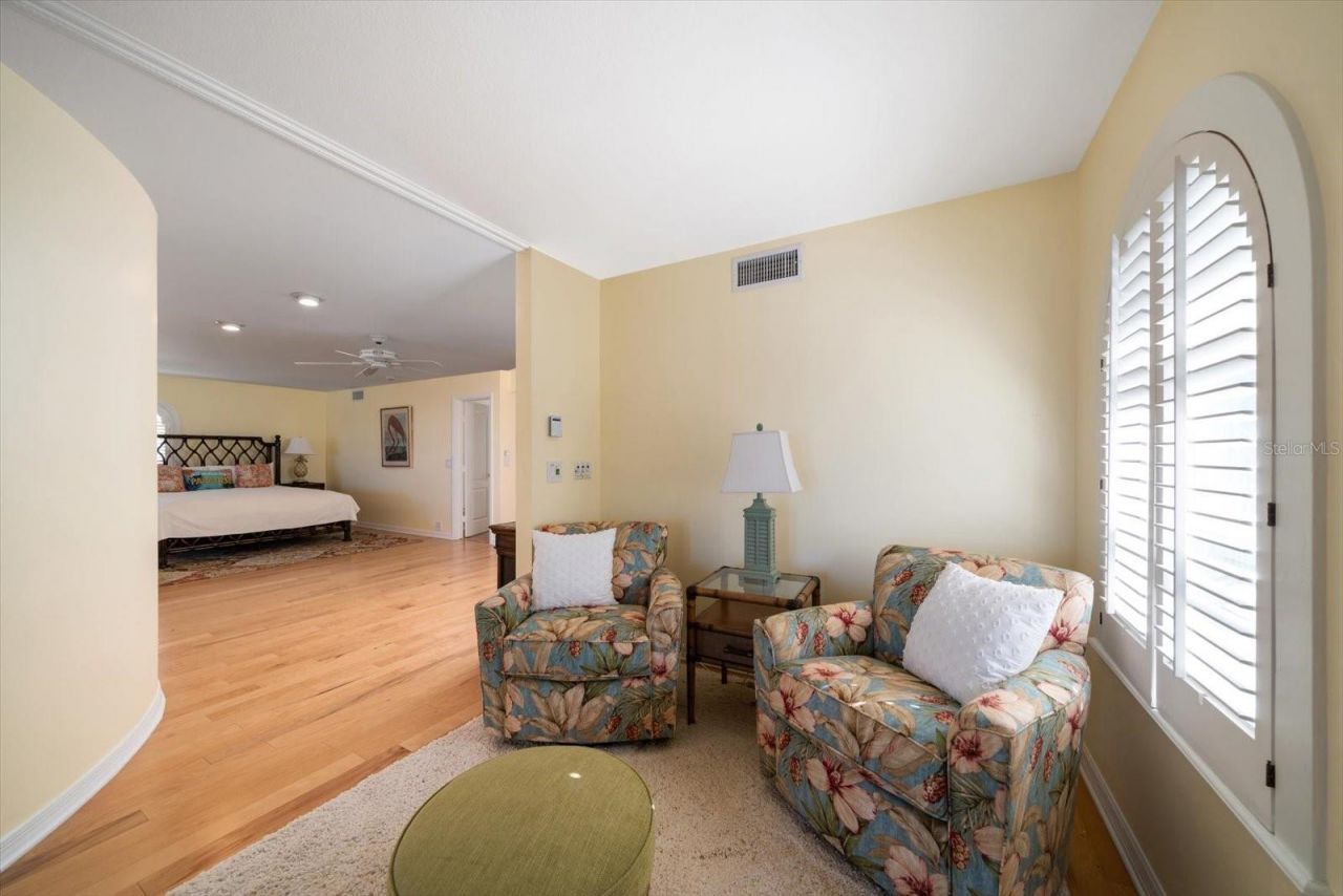 15564 Gulf Boulevard, Redington Beach, FL 33708 Photo