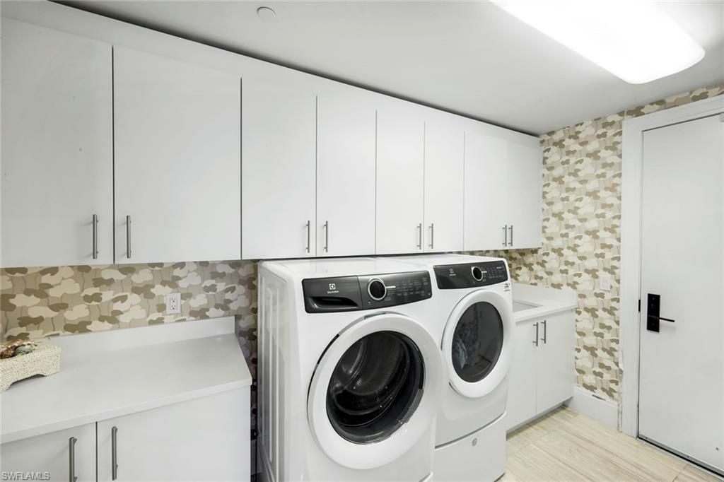 13665 Vanderbilt Dr, Unit 301, Naples, FL 34110 Photo