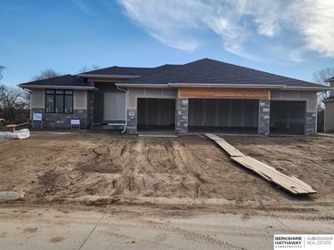 18505 Acorn Drive, Gretna, NE 68028