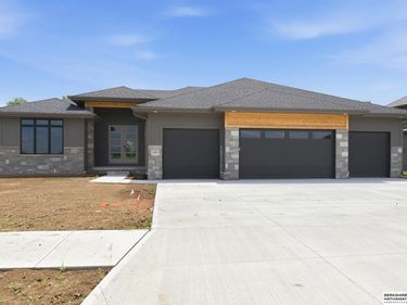 18505 Acorn Drive, Gretna, NE 68028