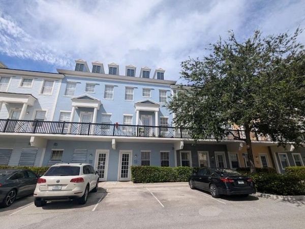 425 Greenwich Circle, Unit 204, Jupiter, FL 33458