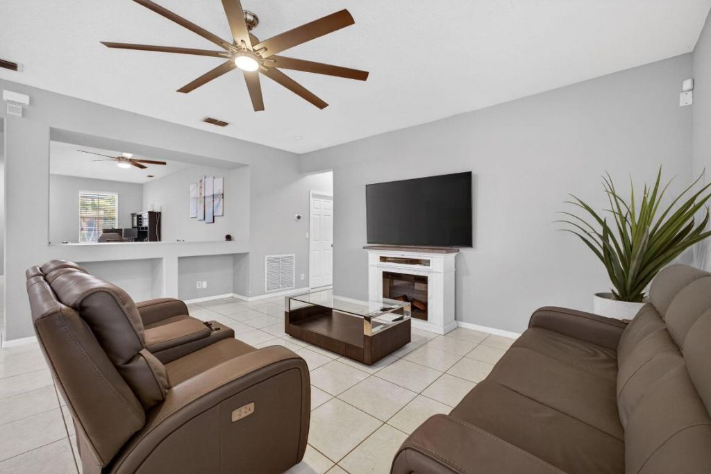 5806 NW Breezy Brook Court, Port Saint Lucie, FL 34986 Photo