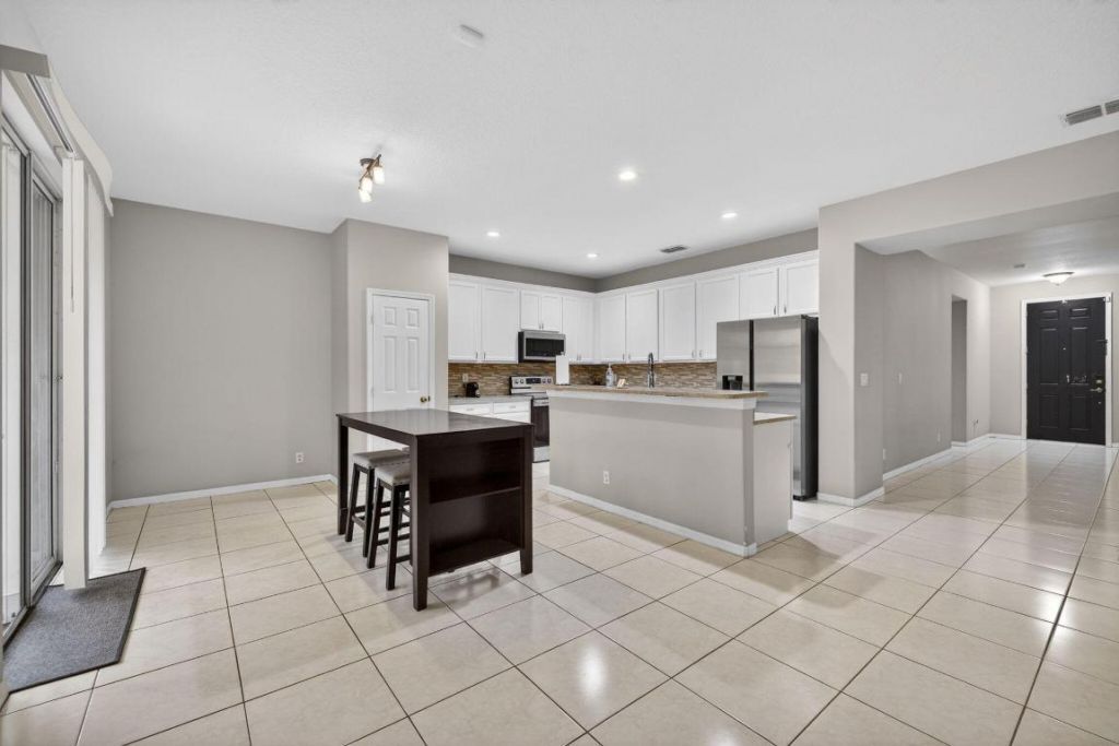 5806 NW Breezy Brook Court, Port Saint Lucie, FL 34986 Photo