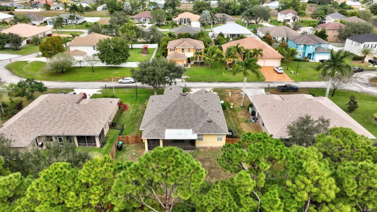 5806 NW Breezy Brook Court, Port Saint Lucie, FL 34986 Photo