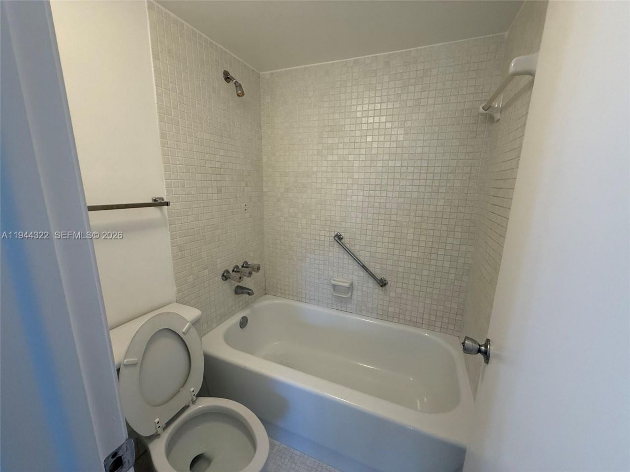 1000 Colony Point Cir, Unit 303, Pembroke Pines, FL 33026 Photo