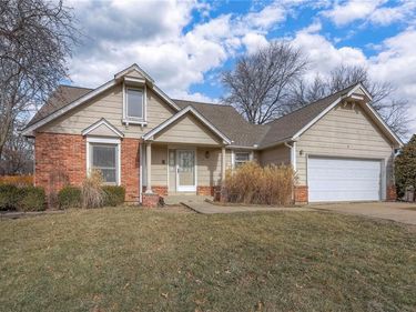 408 NE Deerfield Court, Lee's Summit, MO 64086
