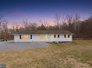 5002 E POINT RD, ELKTON, VA 22827