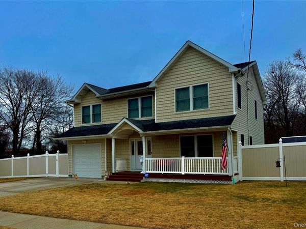 285 Daniel Street, Lindenhurst, NY 11757