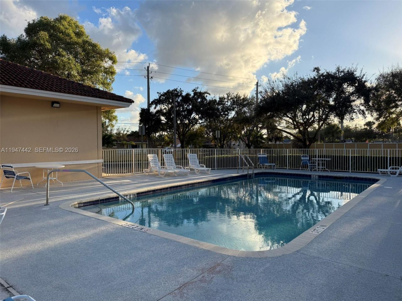 9907 Westwood Dr, Unit 21-2, Tamarac, FL 33321 Photo