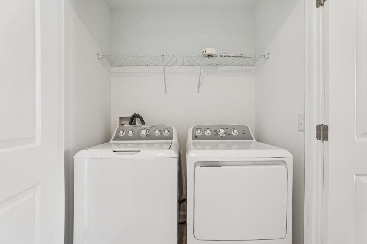 478 Colchester Court Photo 9