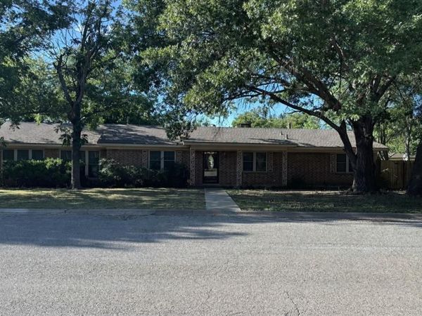 1306 W Hill Lane , Coleman, TX 76834