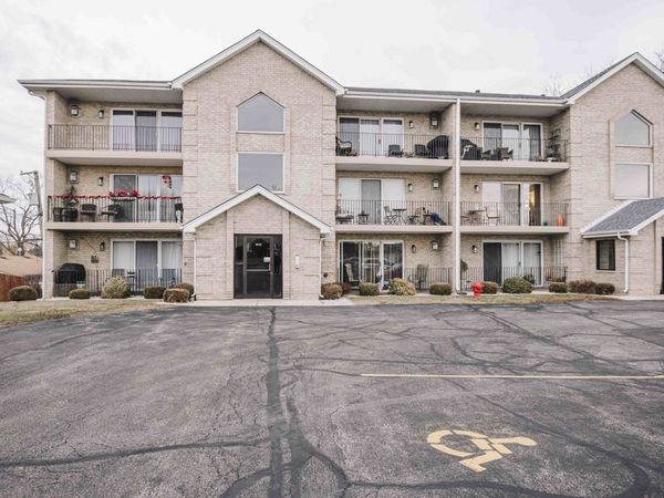 8836 Amelia Court, Unit 1B, Justice, IL 60458