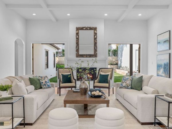 817 Garraty, Terrell Hills, TX 78209