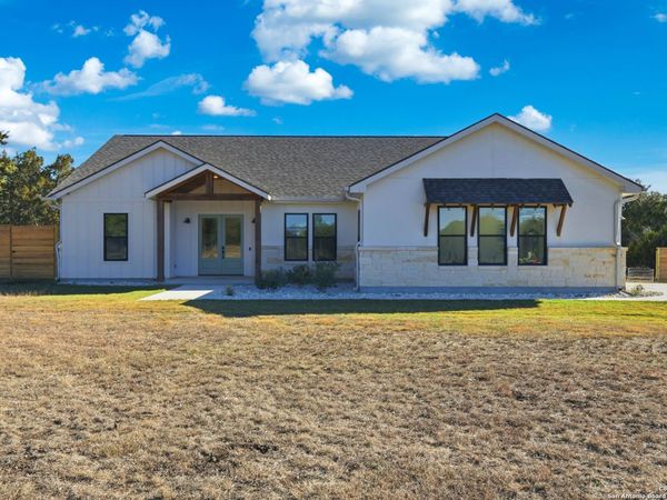 389 Rio Cir, Pipe Creek, TX 78063