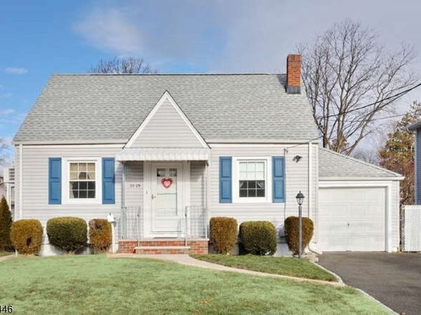 22 Arcadia Rd, Fair Lawn, NJ 07410