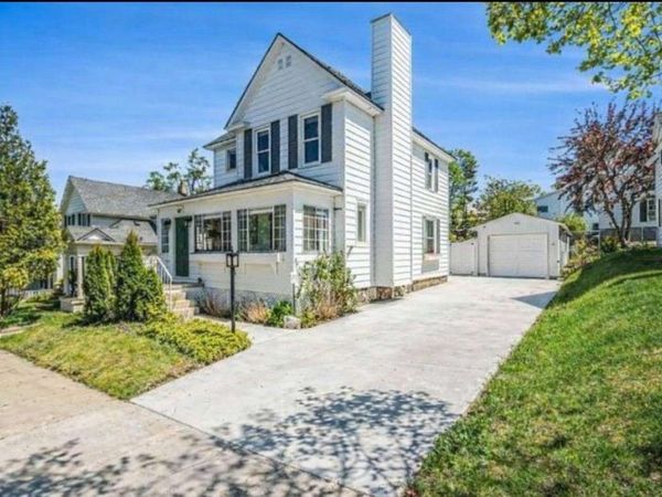 617 Harvey St, Petoskey, MI 49770