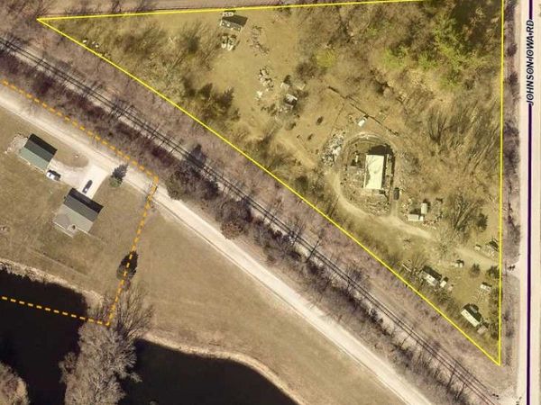 1731 Johnson Iowa Rd, Homestead, IA 52236