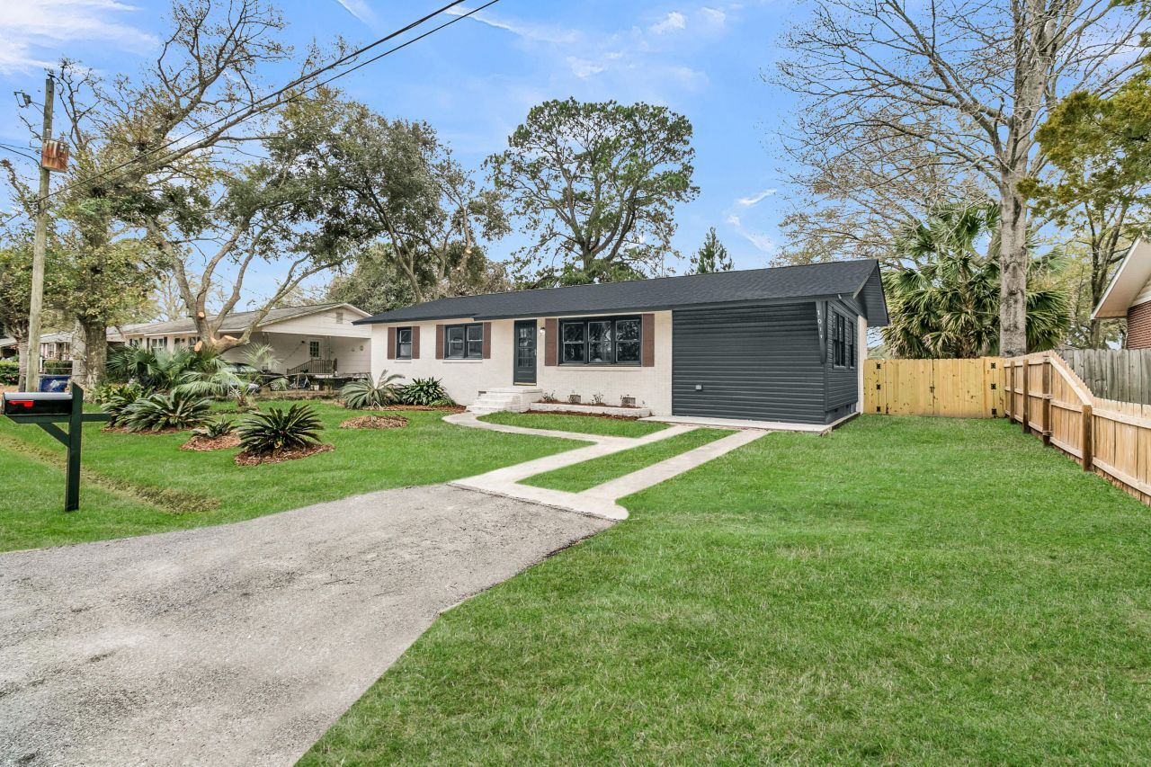 1017 San Juan Avenue Photo 3