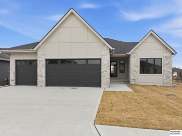 11105 S 221st Street, Gretna, NE 68028