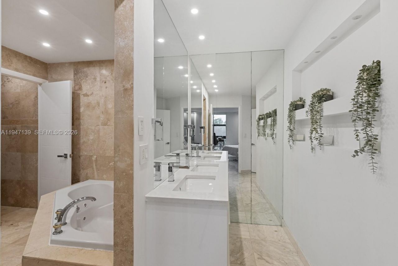 1121 Crandon Blvd, Unit E201, Key Biscayne, FL 33149 Photo
